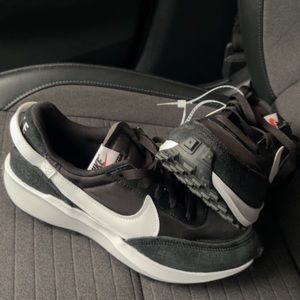 Men Nike Waffle Debut